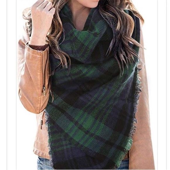 🍂 GREEN/BLUE PLAID SCARF NEW🍂 - Picture 2 of 6